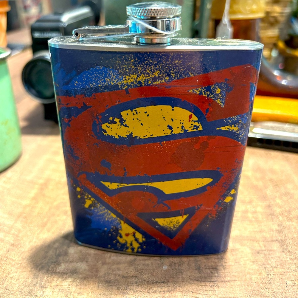 Superman Flask - Picture 2 of 3